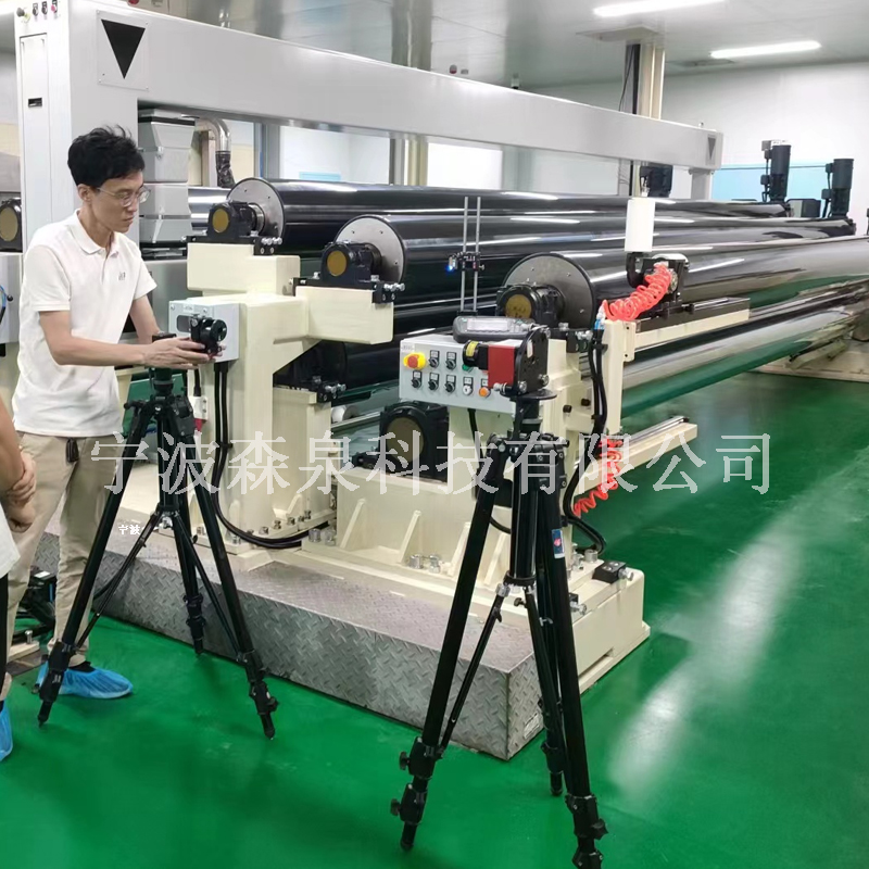 覆膜機(jī)滾軸平行度調(diào)整設(shè)備