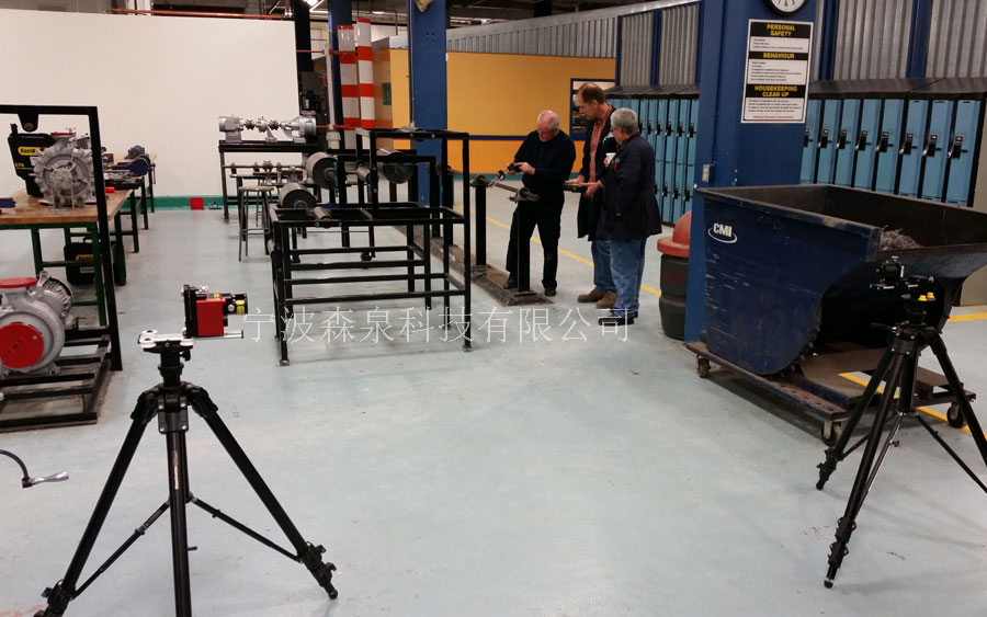 如何用激光測量輥的平行度？